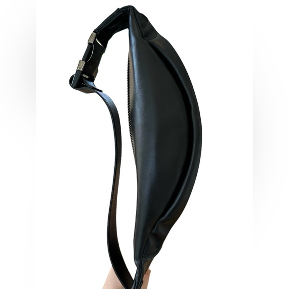 Louis Vuitton Monogram Eclipse Discovery Bumbag - Picture 8 of 11